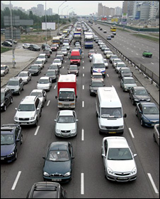 The main road to Kiev airport becomes a vast traffic jam twice a day